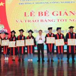 Trường Cao đẳng Công nghiệp Cao su trao bằng tốt nghiệp hệ trung cấp