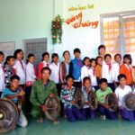 Bỏ hip-hop học đánh cồng chiêng