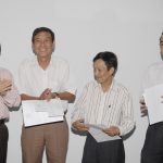 Trao sổ hưu cho 5 cán bộ các phòng ban