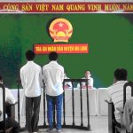 2 công nhân đi tù vì ăn trộm phân bón