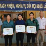 Cao su Tây Ninh: Khen thưởng thêm 6 công nhân về trước kế hoạch