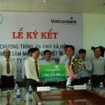 Vietcombank Kon Tum tài trợ gần 1,1 tỷ cho Công ty Chư Mom Ray thực hiện công tác an sinh xã hội