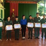 Đoàn Thanh niên Cao su Lộc Ninh khen thưởng hoàn thành sản lượng