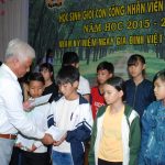 Cao su Chư Prông tặng quà cho 350 học sinh giỏi