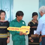 Cao su Chư Prông trao nhà Mái ấm cho công nhân Rmah Grăng