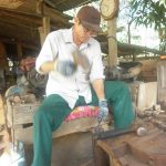 Nghề thợ rèn dao cạo: Làm dâu trăm họ