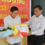 Cao su Mang Yang khen thưởng 2 tổ hoàn thành kế hoạch