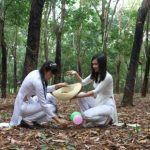 Nhớ mùa nhặt hạt