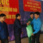Trao 203 suất quà cho công nhân Cao su Chư Mom Ray