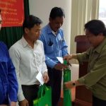 Tặng 180 suất quà cho CNLĐ Lào và Campuchia