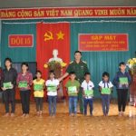 Công ty 75 tặng quà học sinh xuất sắc