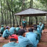 Một lòng gắn bó với vườn cây