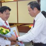 Trao Huy hiệu 30 năm tuổi Đảng cho đồng chí Phan Mạnh Hùng