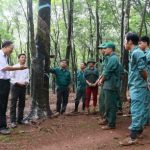 Làm tuyên giáo thời khó