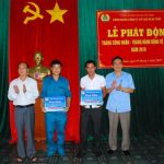 Cao su Sa Thầy: Trao 2 nhà Mái ấm Công đoàn cho công nhân khó khăn
