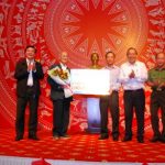 VRG ủng hộ 100 triệu đồng cho Quỹ Khuyến học Đăk Lăk