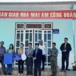 Cao su Ea H'Leo trao nhà Mái ấm Công đoàn