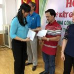 Khối thi đua Công đoàn số 7:  Trao quà cho 10 công nhân khó khăn