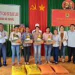 Cao su Ea H’Leo trao 190 suất quà cho người lao động