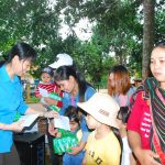 Tặng 300 suất quà cho trẻ em suy dinh dưỡng