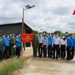 Tặng quà các chốt phòng, chống dịch Covid-19 trên tuyến biên giới