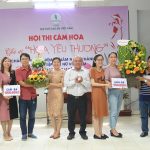 Tạp chí Cao su VN thi cắm hoa mừng ngày 20/10