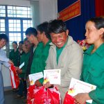 Trao 226 suất quà Tết cho công nhân Cao su Mang Yang