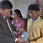 Cao su Chư Păh trao hơn 200 phần quà cho công nhân khó khăn