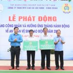 Cao su Lộc Ninh hỗ trợ 922 triệu đồng cho người lao động đầu mùa cạo
