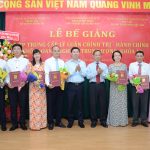 Bế giảng và khai giảng 2 lớp Trung cấp lý luận Chính trị - Hành chính Khối DN TW