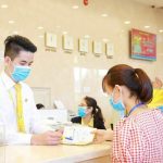 Lãi suất tiền gửi tiết kiệm tăng: Kẻ vui, người lo