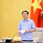 Đẩy nhanh chiến lược vaccine và coi trọng đảm bảo kinh tế vĩ mô