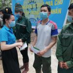 Vượt Covid - 19 quà đến tay người lao động