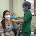 Niềm vui với những mũi vaccine đầu tiên