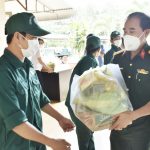 Bộ Chỉ huy quân sự Bà Rịa – Vũng Tàu tặng quà cho người lao động Cao su Bà Rịa