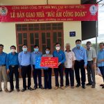 Cao su Chư Prông trao 3 nhà Mái ấm cho công nhân khó khăn