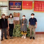 Cao su Chư Sê hỗ trợ 43 suất quà và 30 thùng mì tôm cho xã Ia Pal