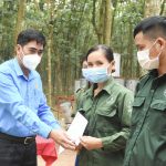 Những màu áo xanh...