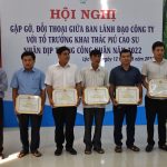 Lãnh đạo Cao su Lộc Ninh đối thoại với Tổ trưởng khai thác