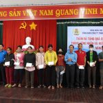 Trao 28 suất quà cho công nhân lao động khó khăn tại Cao su Ea H’Leo