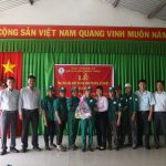 Khối thi đua nội bộ Cao su Phước Hòa trao quà cho người lao động