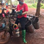 Nên trang bị ủng đi cạo vào mùa mưa