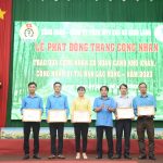 Cao su Bình Long trao 122 phần quà cho công nhân        