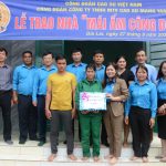 Công đoàn Cao su Việt Nam bàn giao 3 nhà “Mái ấm Công đoàn” cho 3 gia đình công nhân khó khăn của Ca...