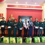 Công đoàn Cơ quan VRG trao tặng 34 phần quà cho nữ công nhân khó khăn nhân dịp 20/10