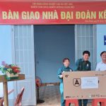 Khối thi đua Miền Đông Nam bộ trao tặng nhà Đại đoàn kết