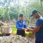Tiếp sức người lao động nước rút cuối năm