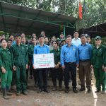 Chủ tịch Công đoàn Cao su Việt Nam trao thưởng 2 tổ về đích sớm của Cao su Kon Tum