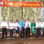 Nhiều phần quà ý nghĩa được Cao su Mang Yang trao tặng trong lễ phát động Tháng công nhân