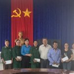 Công đoàn Cao su Kon Tum thăm hỏi, tặng quà 15 gia đình tiêu biểu nhân ngày Gia đình Việt Nam 28/6